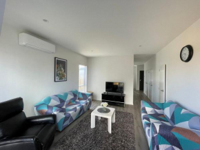 4 bedroom home fully furnished in Papakura, Auckland